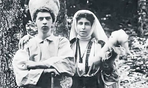 Regina Maria, despre abdicarea fiului său, Regele Carol al II lea: „E ca şi cum ţi ai îngropa unul dintre copii înainte de a fi mort“ jpeg