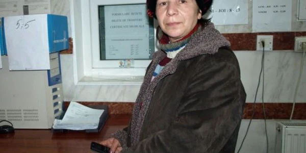 Aurora Grigoroaia a bătut 100 de kilometri pentru a ajunge la Casa de Asigurări de Sănătate din Deva.