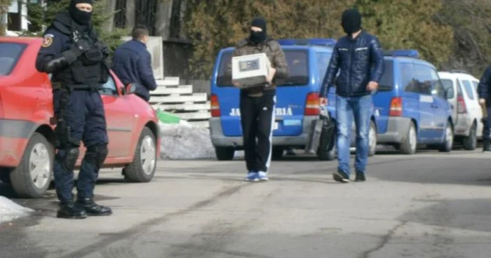 Poliţiştii au confiscat trei seifuri
