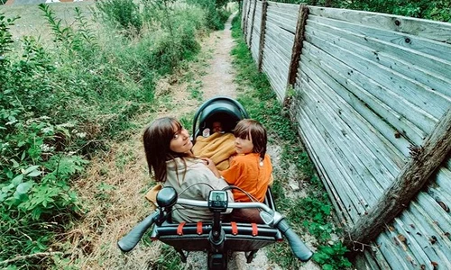 Radu Dragomir, pe dealuri, având „această încărcătură familială”  În roabă încape chiar și Dana Rogoz jpeg