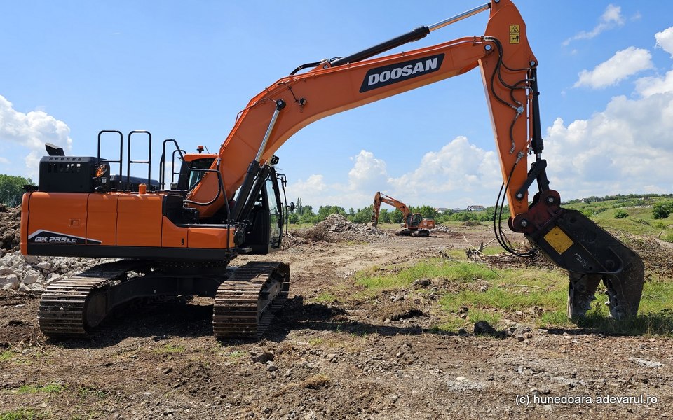 Fabrică nouă, construită pe ruinele combinatului siderurgic din Hunedoara. Investiție de 85 de milioane de euro VIDEO