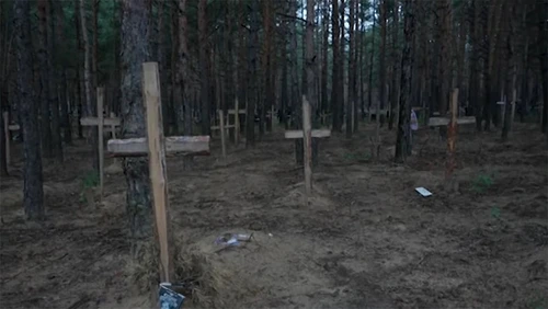 Autoritățile ucrainene cred că au fost îngropați împreună soldați şi civili Foto ilustrativă: Arhivă