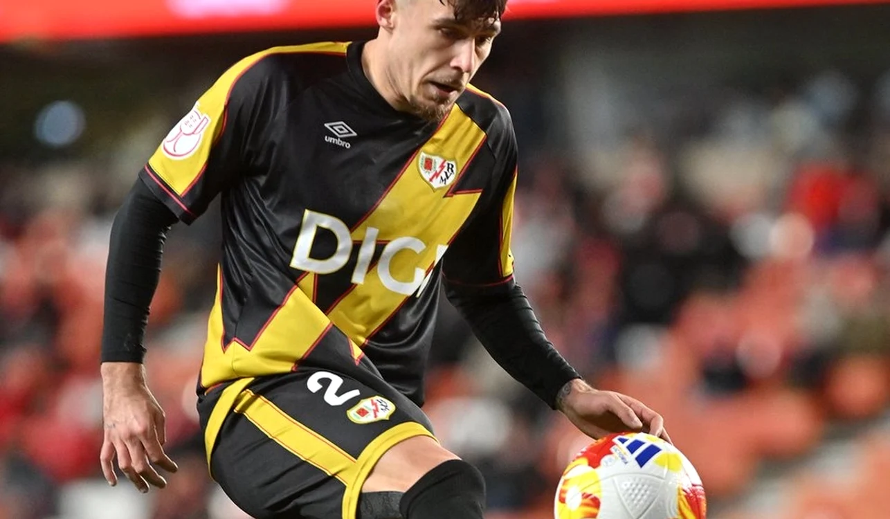 Andrei Rațiu și-a găsit repede locul în Spania (FOTO: Facebook/Rayo Vallecano)