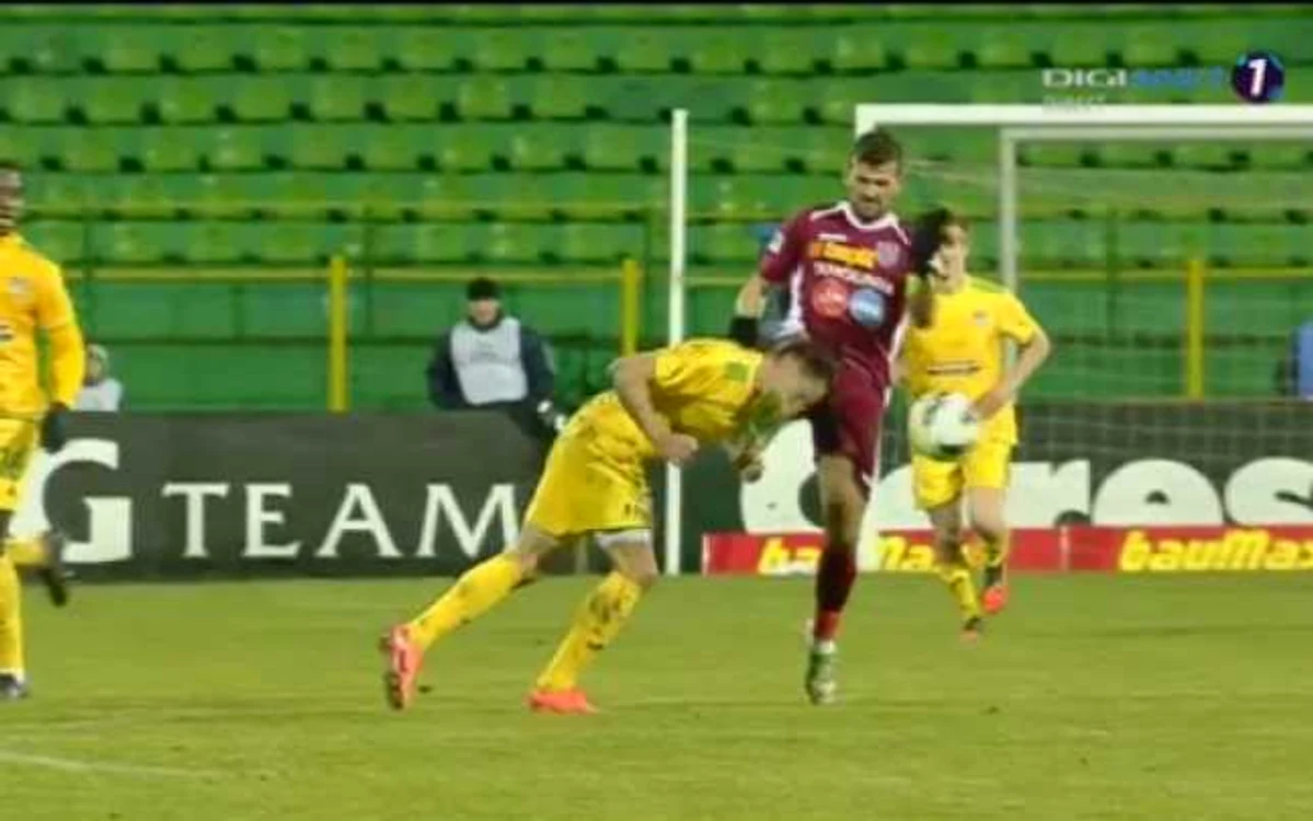 Milanov a fost lovit cu genunchiul în faţă de Cadu FOTO:captura Digi Sport