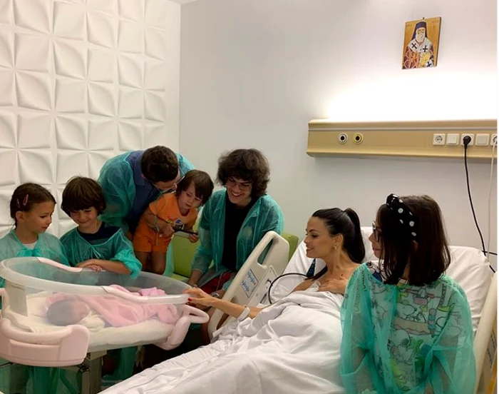 Anca Serea are şase copii: David (18 ani), Sarah (12 ani), Noah (7 ani), Ava (5 ani), Moise (3 ani) şi micuţa Leah Maria (7 luni)