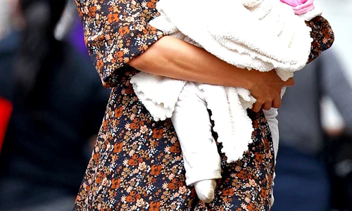 *EXCLUSIVE* Irina Shayk steps out with her precious daughter Lea for a stroll in the Big Apple jpeg