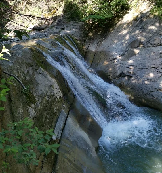 Cascada din Chiojdu atrage zeci de turiști în fiecare weekend. SURSA Madalina Surdulescu