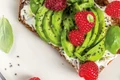 toast cu avocado jpg