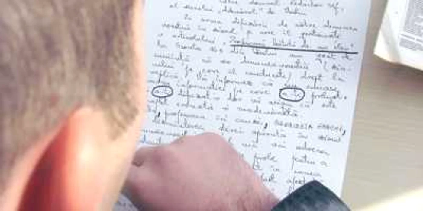 Nota explicativă semnată de dascălul cu 30 de ani vechime în învăţământ este plină de greşeli