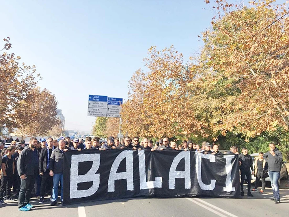 Străzile au fost pline de suporteri, dar şi de simpli craioveni care au venit să-i aducă un ultim omagiu