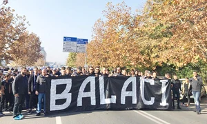 Străzile au fost pline de suporteri, dar şi de simpli craioveni care au venit să i aducă un ultim omagiu jpeg