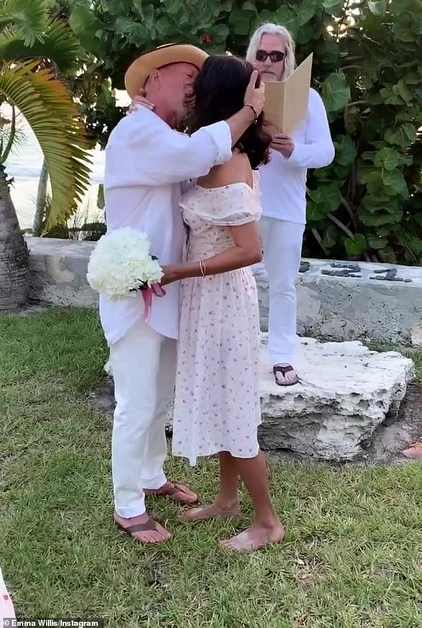 Emma Heming și-a amintit cum și-a reînnoit jurămintele cu Bruce. FOTO Instagram Emma Heming Willis