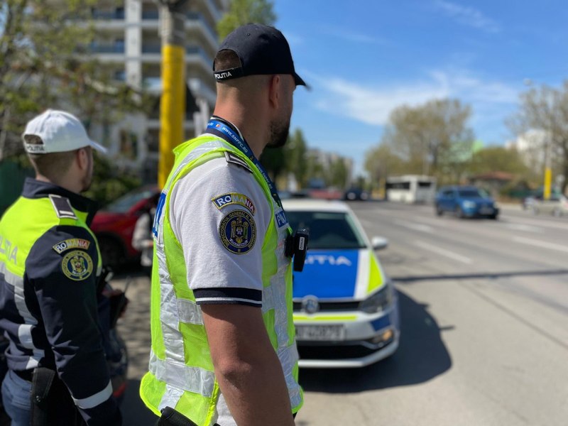 Panică în Râmnicu Vâlcea: un individ a tras cu un pistol airsoft asupra unei mașini în care se afla o mireasă. Autorul a fost prins