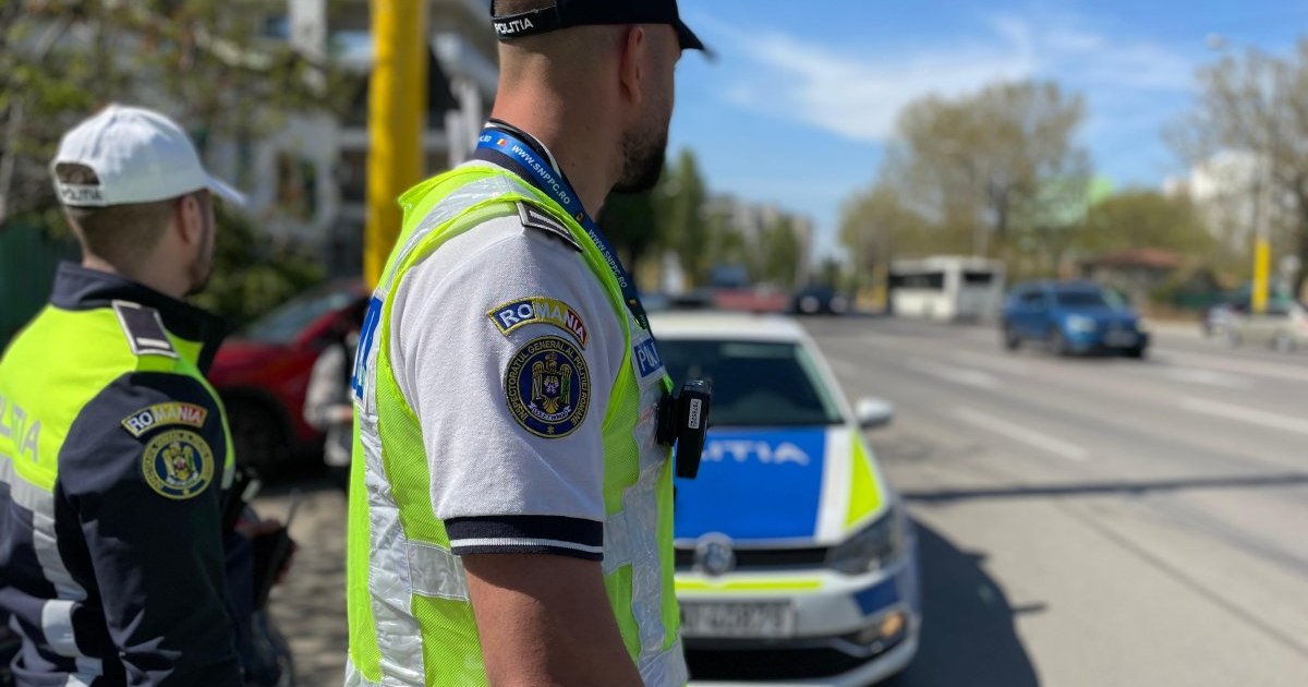 Panică în Râmnicu Vâlcea: un bărbat a tras cu pistolul airsoft asupra unei mașini cu mireasă. Panică în Râmnicu Vâlcea: un bărbat a tras cu pistolul airsoft asupra unei mașini cu mireasă.