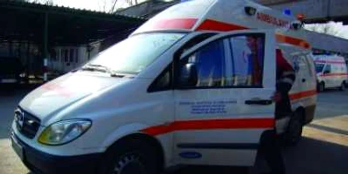 Ambulanţa, tot mai solicitată de către bătrânii care suferă de boli cardiace. Foto: Arhivă.