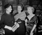 Gloria Morgan Vanderbilt, sora ei geamănă Lady Thelma Furness și actrița britanică June Hillman, 1960. FOTO: Getty Images