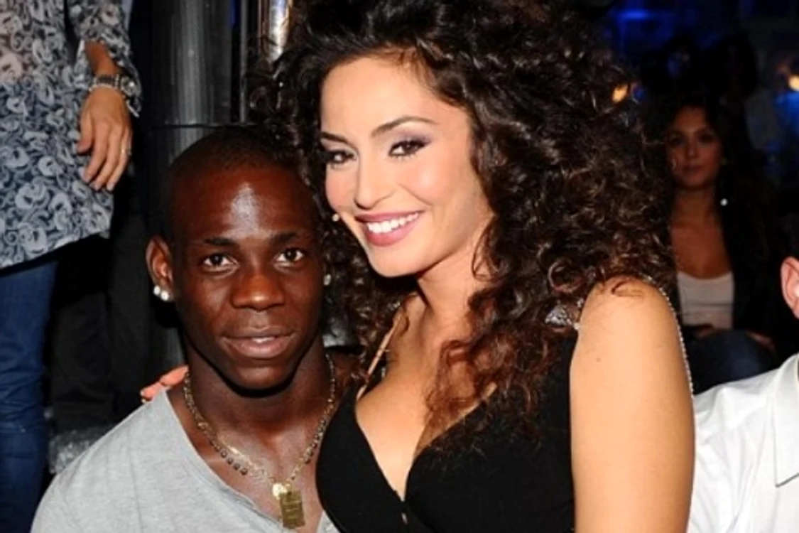 
    Balotelli, alături de fosta sa iubită, Raffaella Fico  