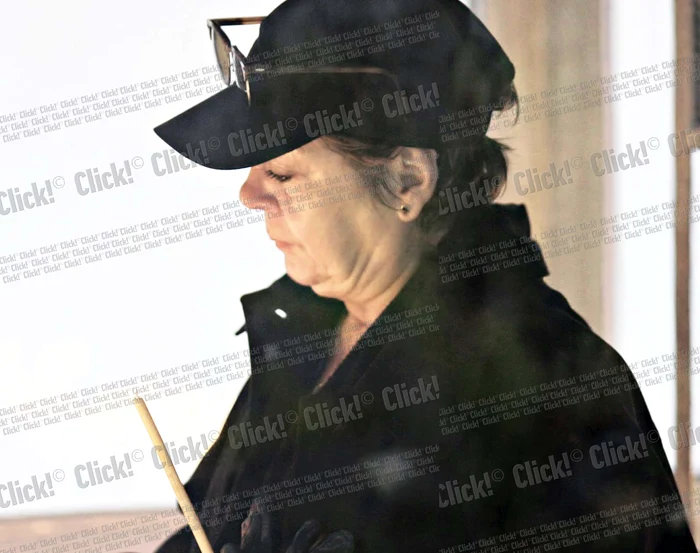 Anca Pandrea a purtat o şapcă cu fotografia lui Iurie Darie când a venit să-i aducă un ultim omagiu actorului Şerban Ionescu