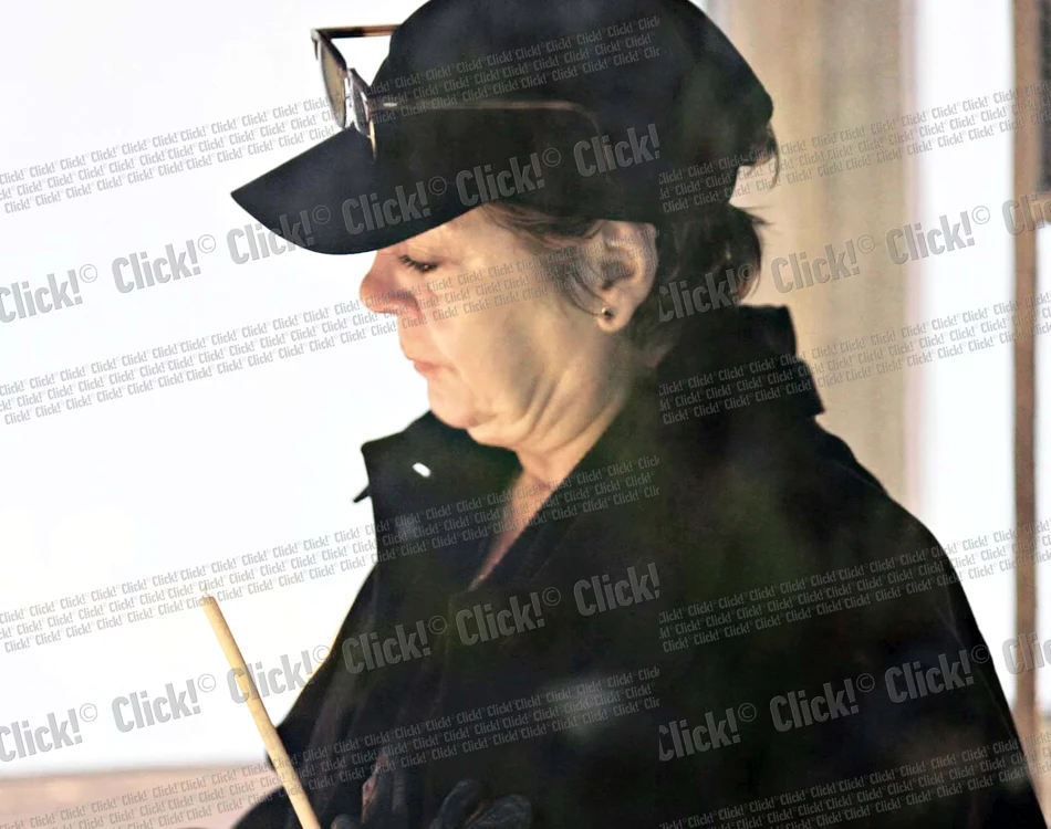 Anca Pandrea a purtat o şapcă cu fotografia lui Iurie Darie când a venit să-i aducă un ultim omagiu actorului Şerban Ionescu
