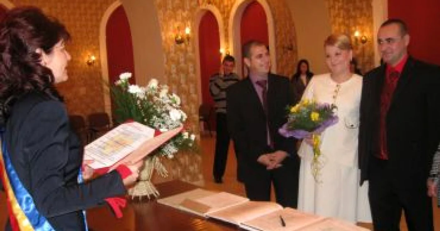 Iulia şi Adrian s-au căsătorit în Ajunul Anului Nou