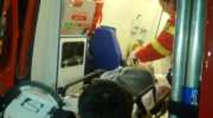 Pacientul a fost transportat la Iași în stare gravă