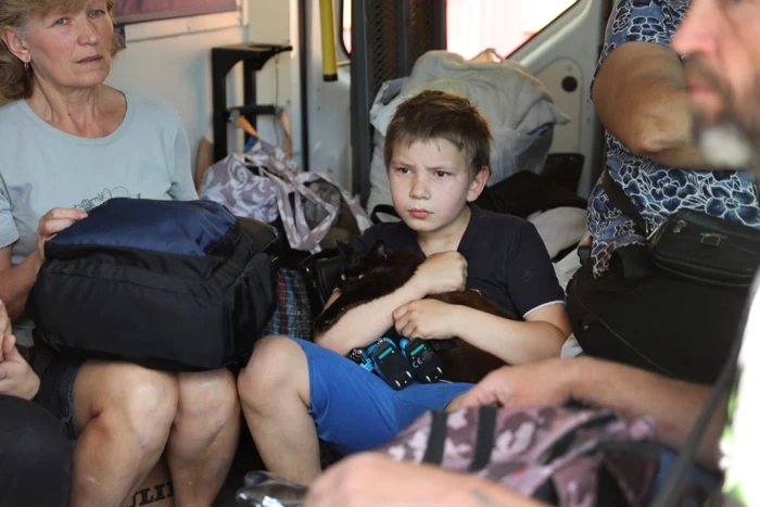 Ucraina a începutu evacuarea civililor din zona Doneţk. Foto Profimedia