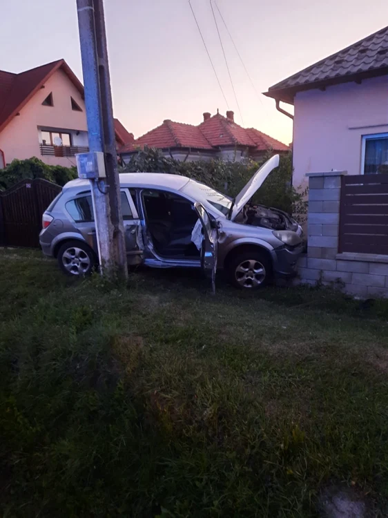 Impactul a fost fatal pentru şofer. Foto ISU Argeş