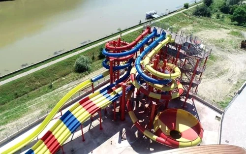 Aqua Park „Mirajul Oltului” de la Călimăneşti Căciulata Vâlcea Foto gazeta valceana ro