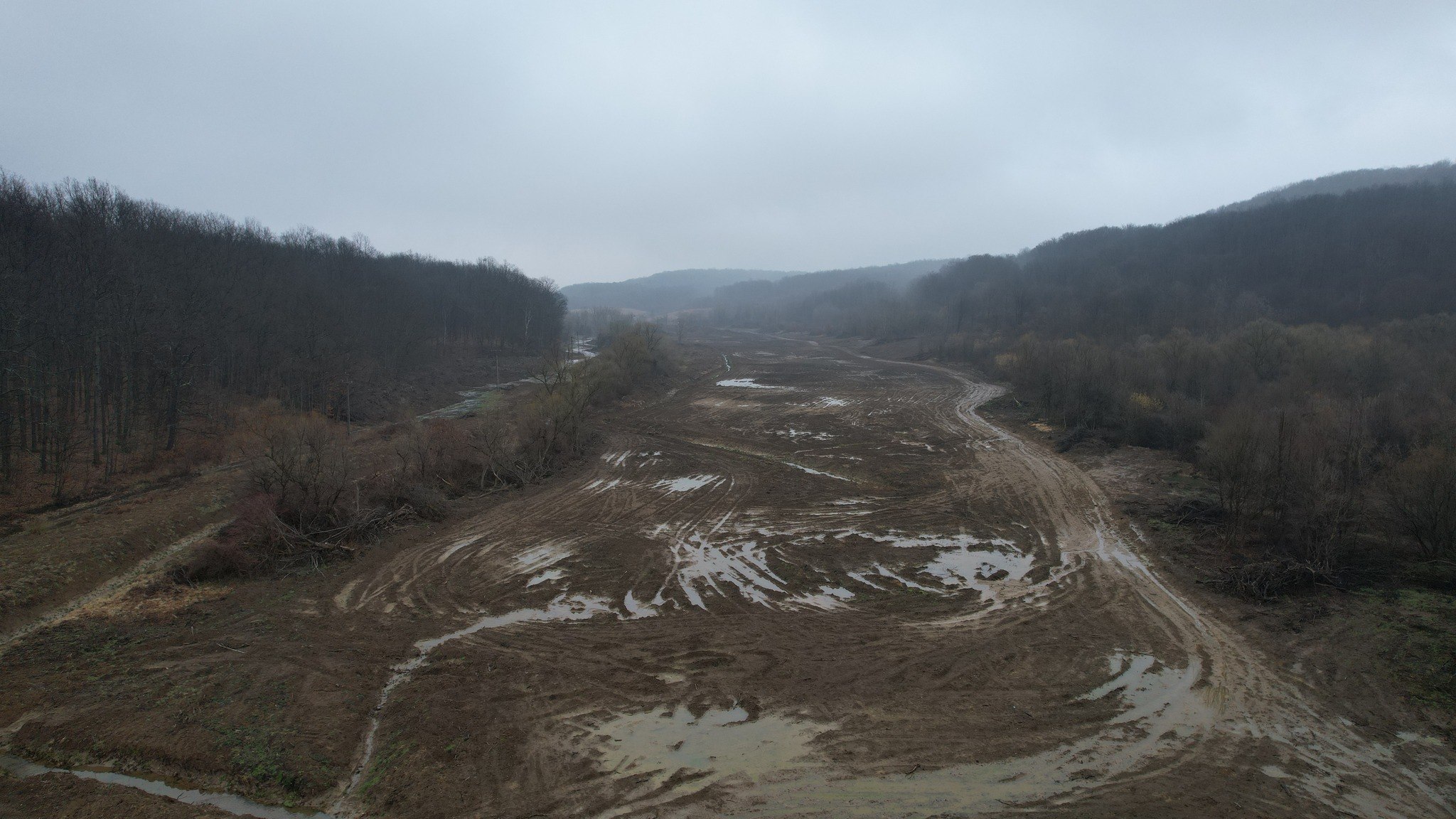 Se începe construcția tunelurilor pentru urși pe autostradă. Accesul este dificil. Se începe construcția tunelurilor pentru urși pe autostradă. Accesul este dificil.