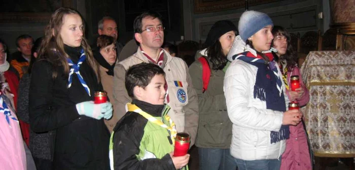 Cercetaşii care au adus lumina la Arhiepiscopie 