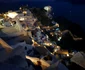 Staţiunea grecească Oia de pe insula Santorini - Grecia pe timp de noapte Foto Daciana Stoica