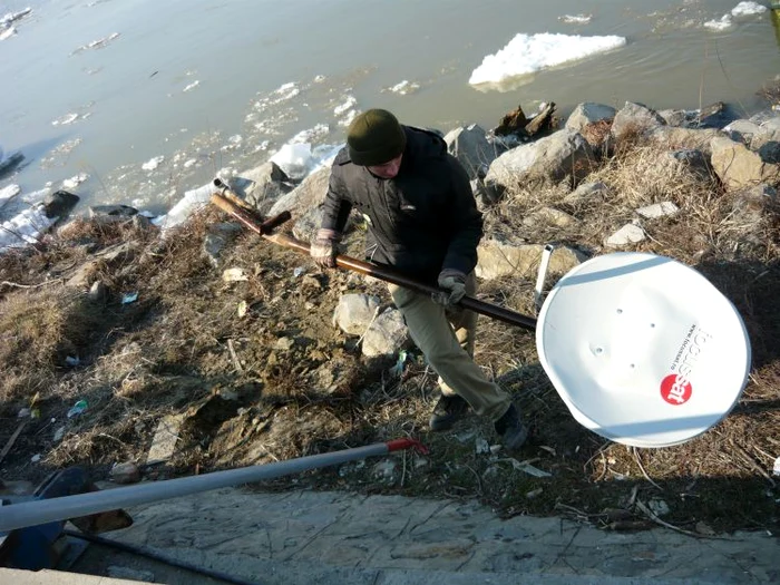 Îşi recuperează antena