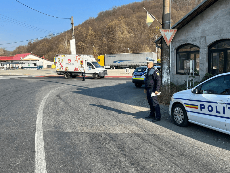 Copil de 13 ani, surprins de poliţişti la volan. Maşina i-a fost dată chiar de către tatăl său 
