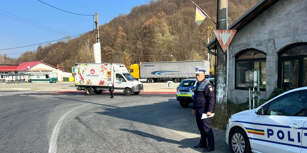 Camioane depistate pe DN7 pe un tronson restricționat traficului greu din Vâlcea Foto IPJ Vâlcea jpeg