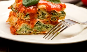lasagna cu spanac shutterstock 93275725 jpeg