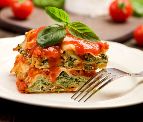 lasagna cu spanac shutterstock 93275725 jpeg