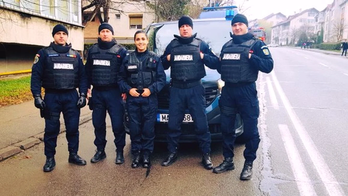 
    Alături de una dintre echipele  pe care le-a coordonat  