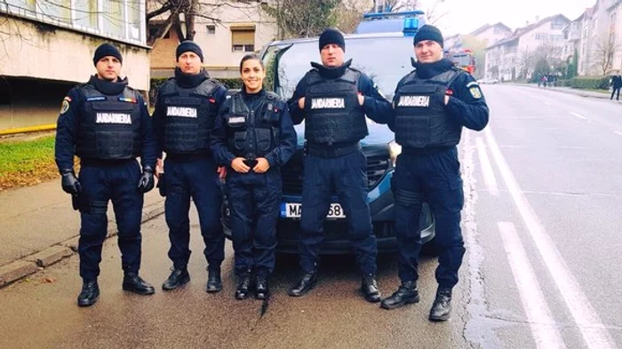 Alături de una dintre echipele pe care le-a coordonat