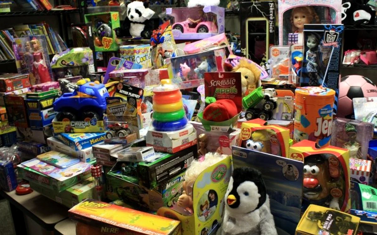 Polițiștii au ridicat peste 300 de jucării contrafăcute FOTO Adevărul