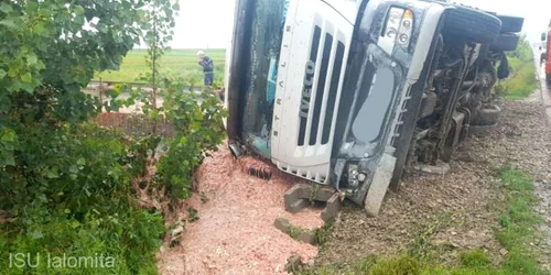 slobozia camion rasturnat pe dj203b foto isu ialomita