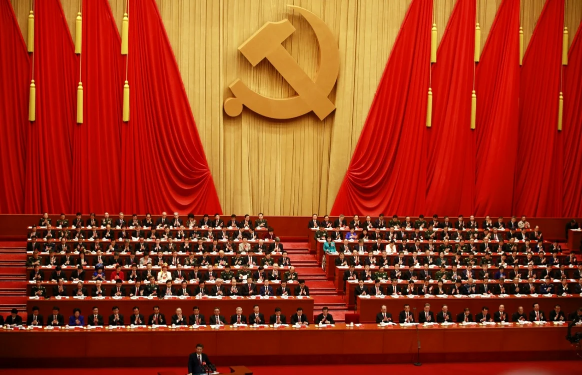 Membri ai PCC reuniţi în cadrul celui de-al XIX-lea Congres FOTO EPA-EFE