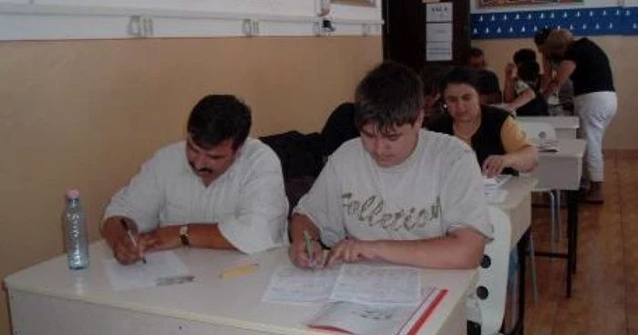 1.070 de elevi au obţinut Certificat de utilizator experimentat al Limbii române