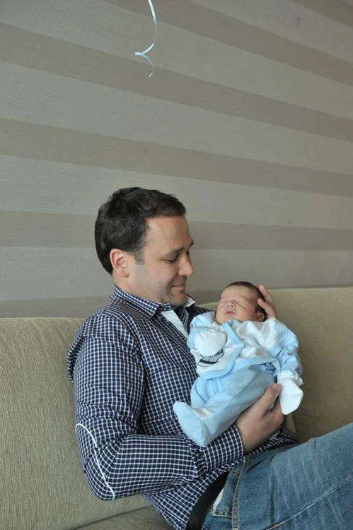 Robert Negoiţă este un tătic mândru şi un soţ fericit (Foto: Facebook)