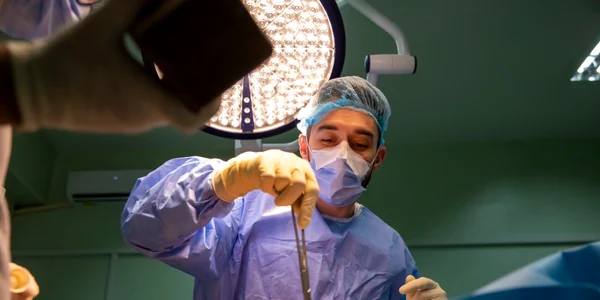operaatie creier prin pleoapa neurochirurg ciobotaru   foto daniel iancu jpg