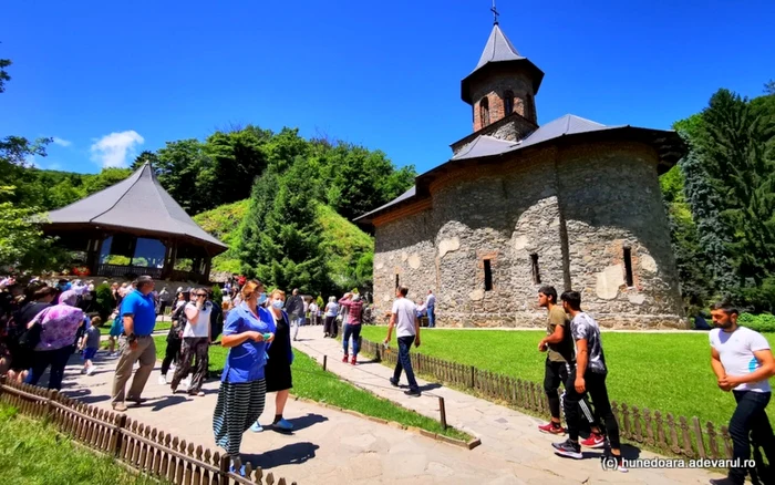 manastirea prislop de rusalii foto daniel guta adevarul