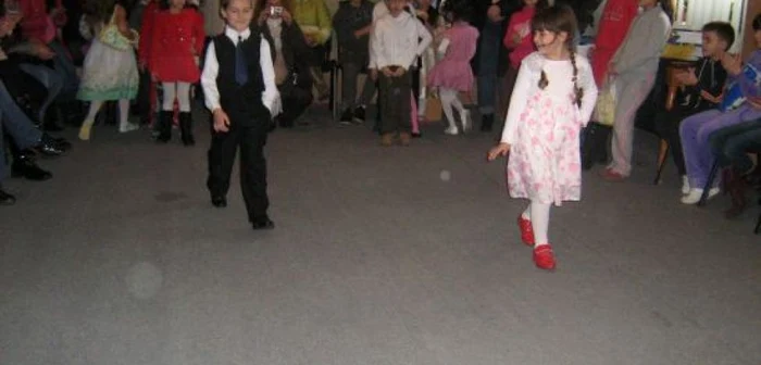 Preşcolarii au făcut parada modei
