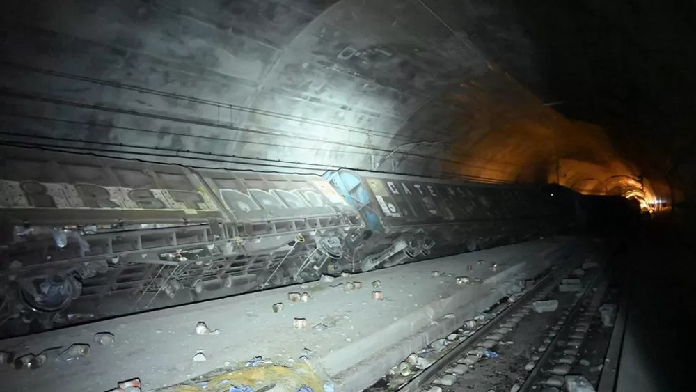 Cel mai lung tunel feroviar din lume, Gotthard, închis pentru mai multe luni, după deraierea unui tren de marfă