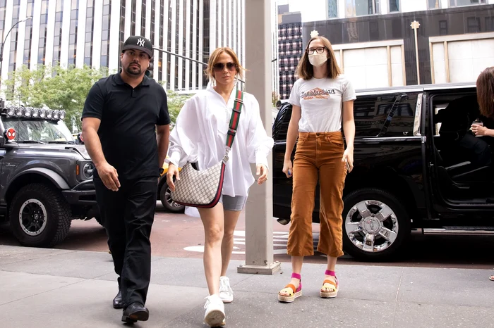 Jennifer Lopez la Bergdorf Goodman (8) jpg