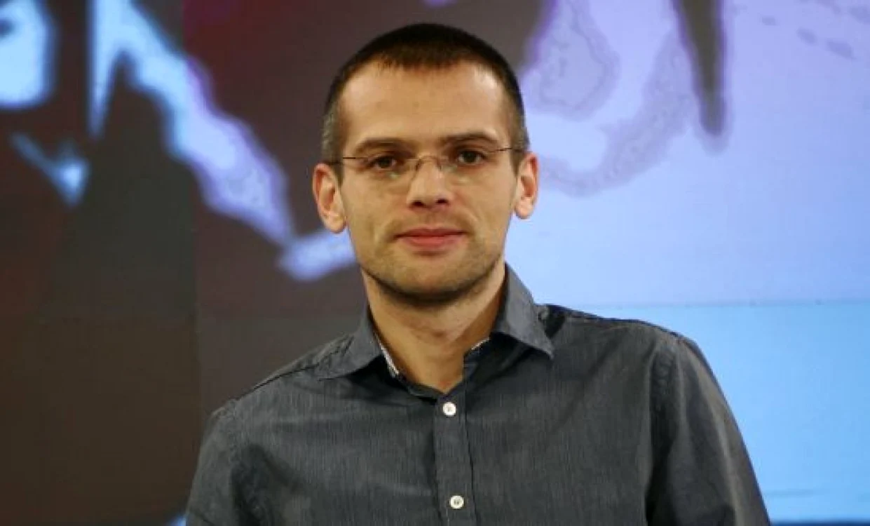 La sfârşitul săptămânii trecute, Adelin Petrişor a publicat, pe blogul personal, o discuţie înregistrată de colega sa de la Ştirile TVR, Andreea Anghel, cu procurorul Alina Bica