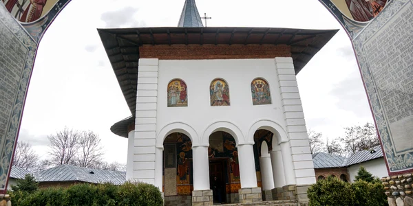 manastirea glavacioc foto cristian gheorghe jpg